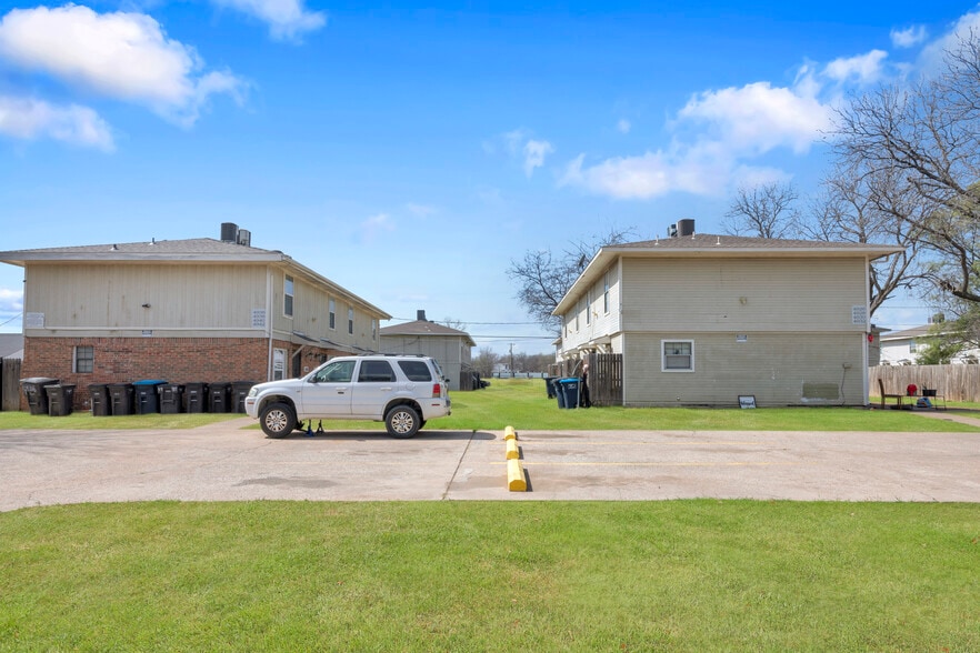 More Photos Of 4936 Flamingo Rd, Fort Worth Apartments For Sale