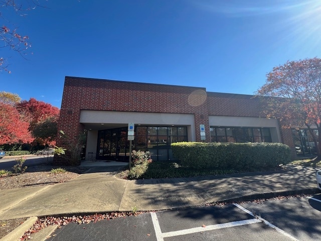 More Photos Of 960-988 Trinity Rd, Raleigh Light Distribution For Lease