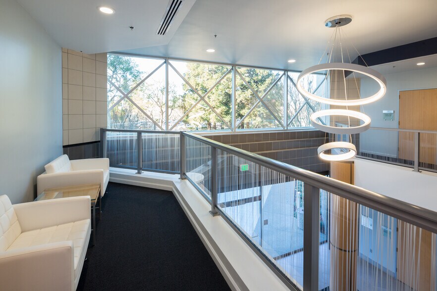 More Photos Of 2450 Venture Oaks Way, Sacramento Office For Lease