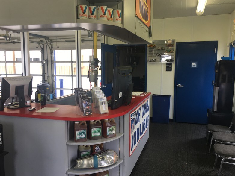 More Photos Of 4877 Mahoning Ave, Warren Auto Repair For Sale