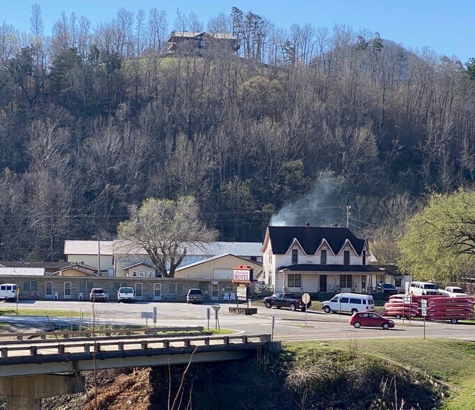 More Photos Of 304 East Court Street, Jasper Hotel For Sale