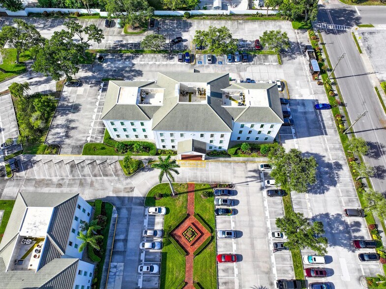 More Photos Of 1219 S East Ave, Sarasota Medical For Lease