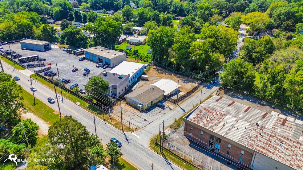 More Photos Of 1464 Willingham Dr, East Point Light Distribution For Sale