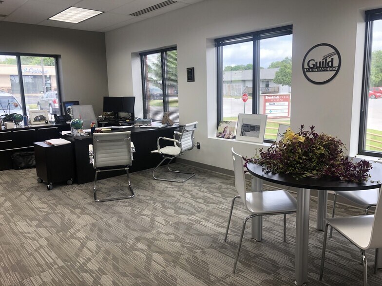 More Photos Of 2637 S 158th Plz, Omaha Office For Lease