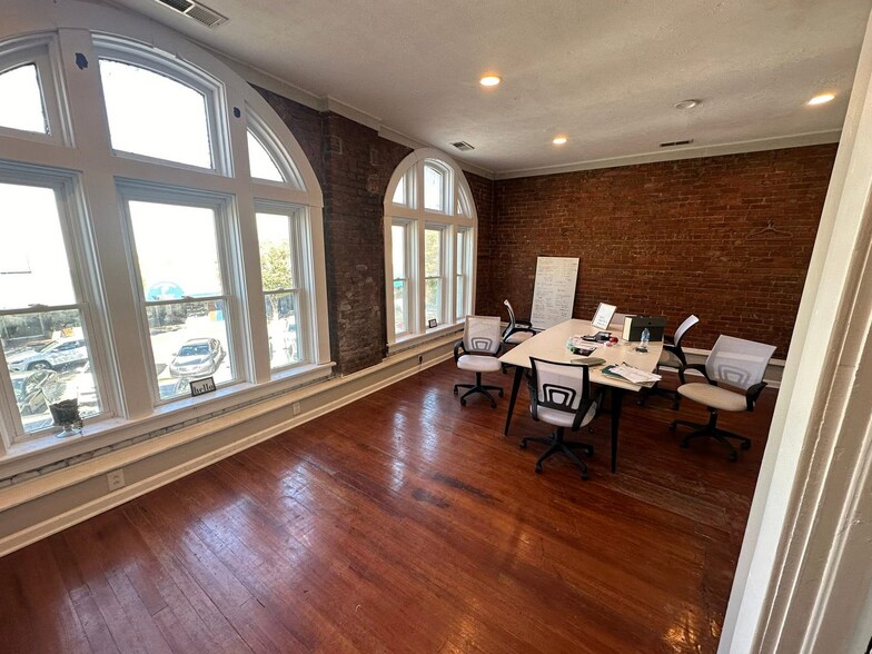 More Photos Of 117 Broad St, Kingsport Storefront For Lease