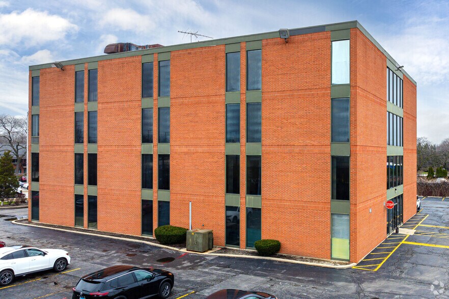 More Photos Of 605 E Algonquin Rd, Arlington Heights Medical For Lease