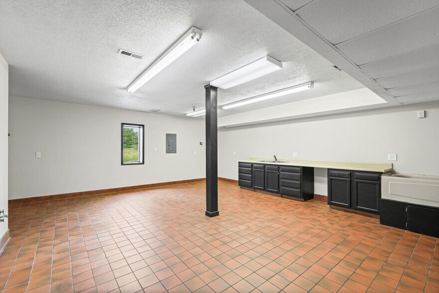 More Photos Of 11 S 2nd St, Festus Office For Sale