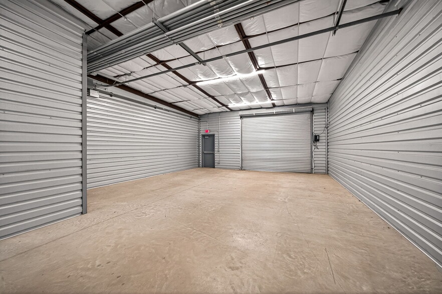 More Photos Of 8114 City Base Landing, San Antonio Unknown For Lease