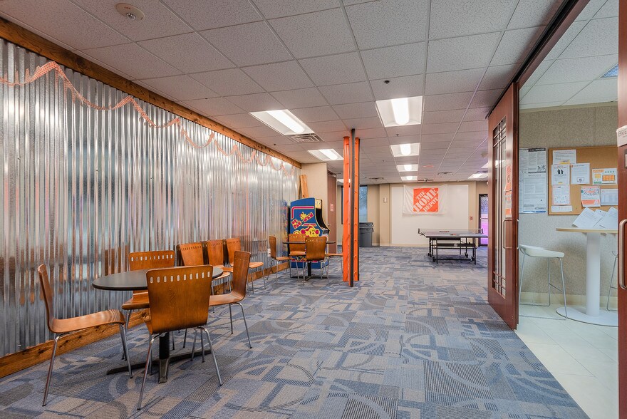 More Photos Of 2951 Kinwest Pky, Irving Office For Lease