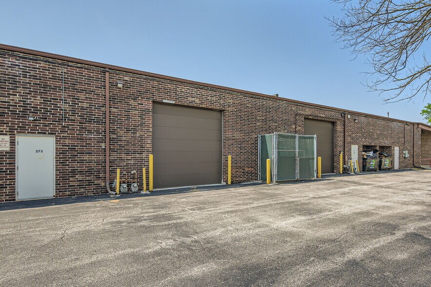 More Photos Of 271-285 E Helen Rd, Palatine Light Distribution For Lease