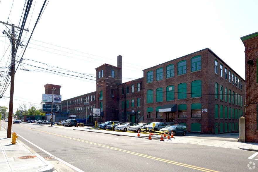 More Photos Of 560 Mineral Spring Ave, Pawtucket Warehouse For Lease