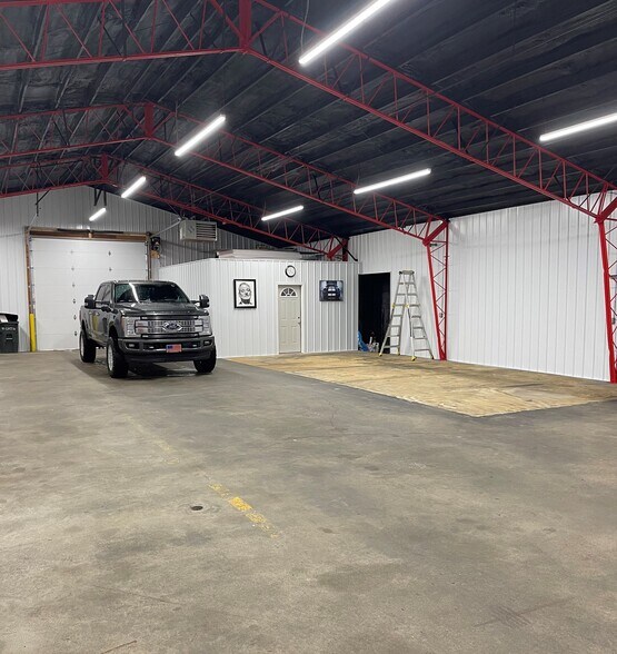 More Photos Of 1313 N Main St, Evansville Storefront For Sale