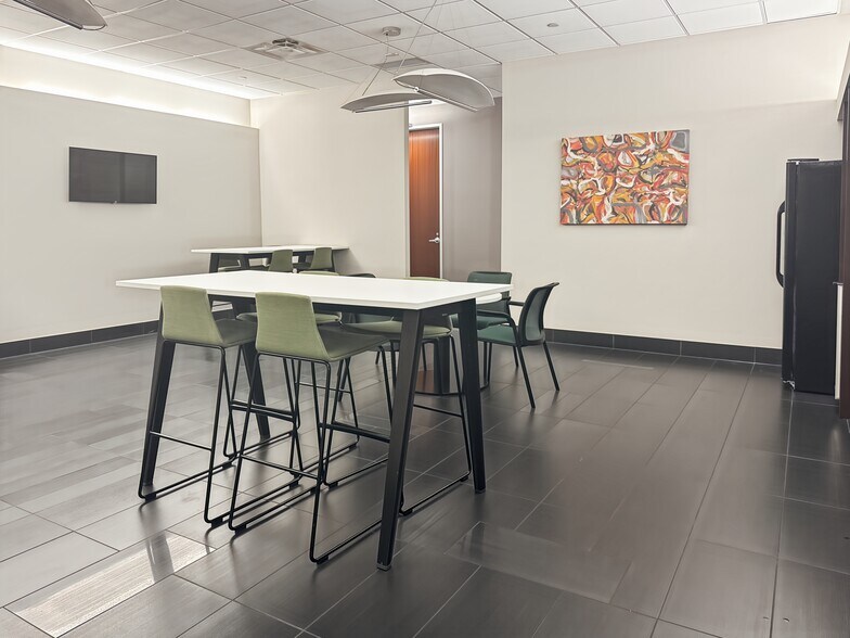 More Photos Of 401 E Sonterra Blvd, San Antonio Coworking Space