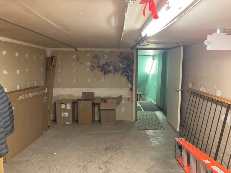 More Photos Of 309 W Superior St, Duluth Storefront For Sale