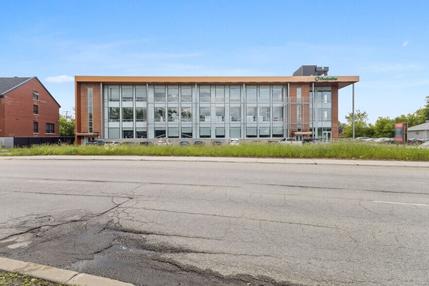 More Photos Of 15 Boul Gréber, Gatineau Office For Sale