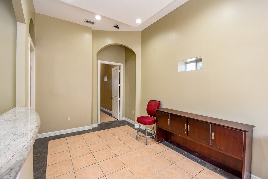 More Photos Of 9527 Ponderosa Ln, Houston Medical For Lease