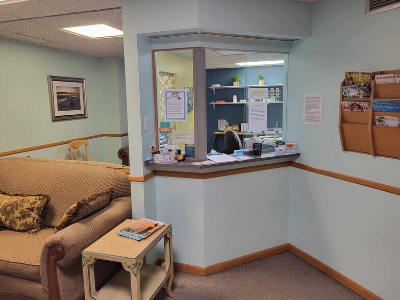 More Photos Of 700 2nd Ave N, Naples Medical For Lease