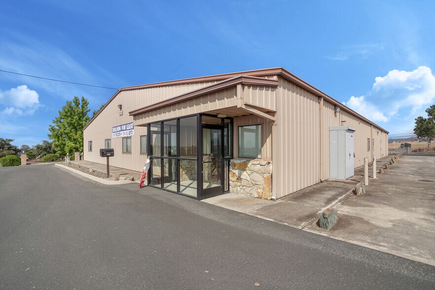 More Photos Of 3463 Double Springs Rd, Valley Springs Flex For Sale