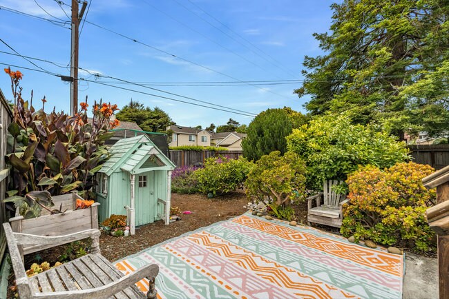 More Photos Of 575 Myrtle St, Half Moon Bay Apartments For Sale
