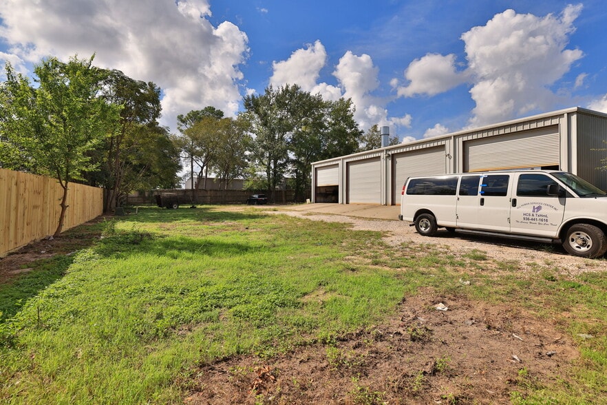 More Photos Of 2214 N Frazier St, Conroe Auto Repair For Sale