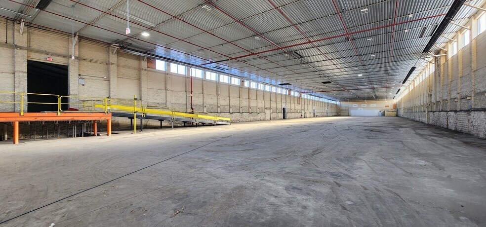 More Photos Of 730 N Main St, Waterbury Warehouse For Lease