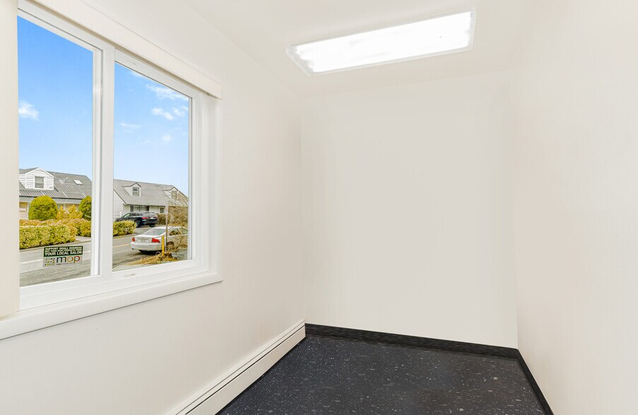 More Photos Of 2132 Central Park Ave, Yonkers Freestanding For Sale