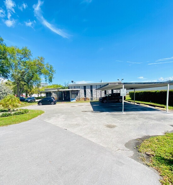More Photos Of 13201-13207 NE 16th Ave, North Miami Office For Lease