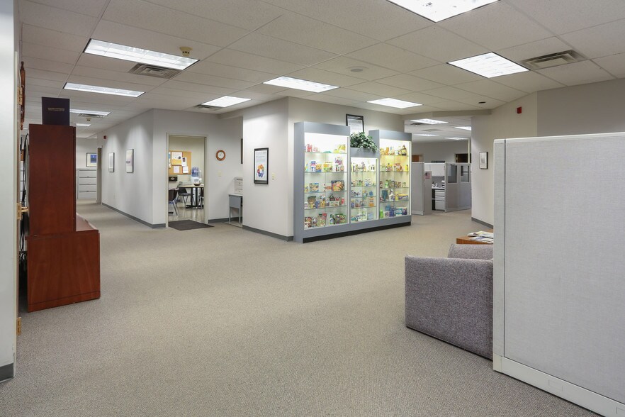 More Photos Of 405 N French Rd, Buffalo Unknown For Lease