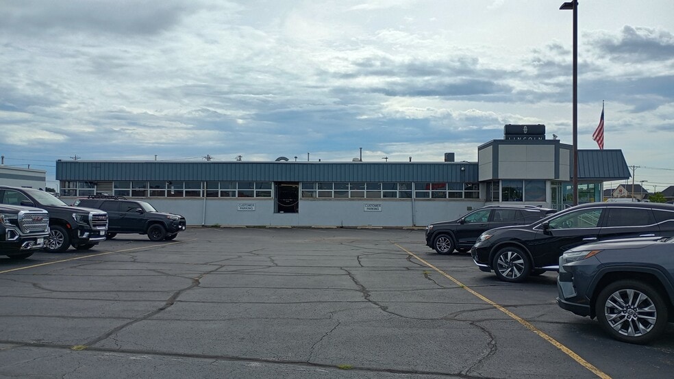 More Photos Of 520 W Kimberly Rd, Davenport Auto Dealership For Lease