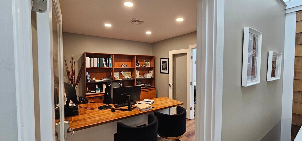More Photos Of 3095 Cranberry Hwy, East Wareham Freestanding For Sale