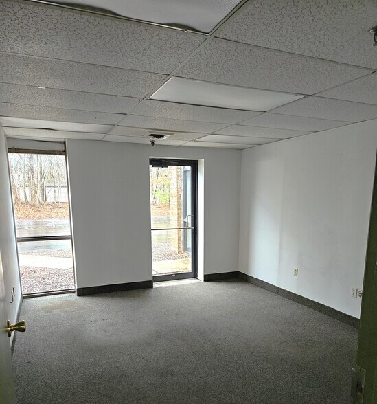 More Photos Of 101 Industrial Park Rd, Vernon Manufacturing For Lease
