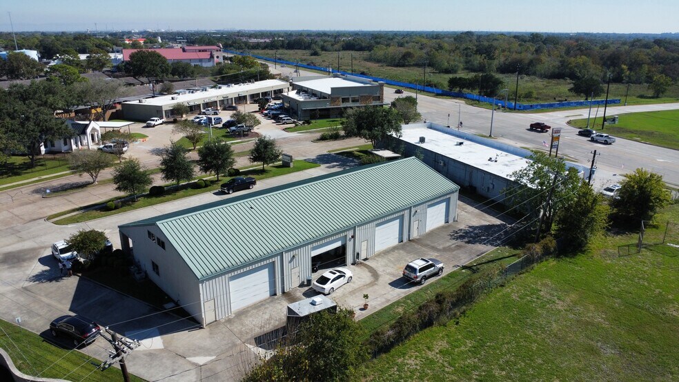 More Photos Of 17130 Townes Rd, Friendswood Warehouse For Lease
