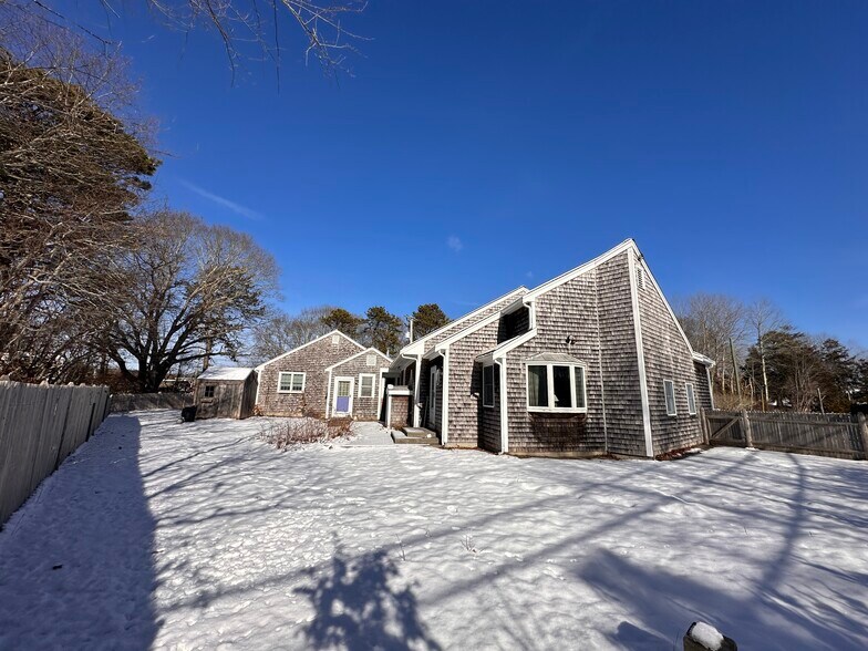 More Photos Of 54 Old Main St, South Yarmouth Flex For Sale
