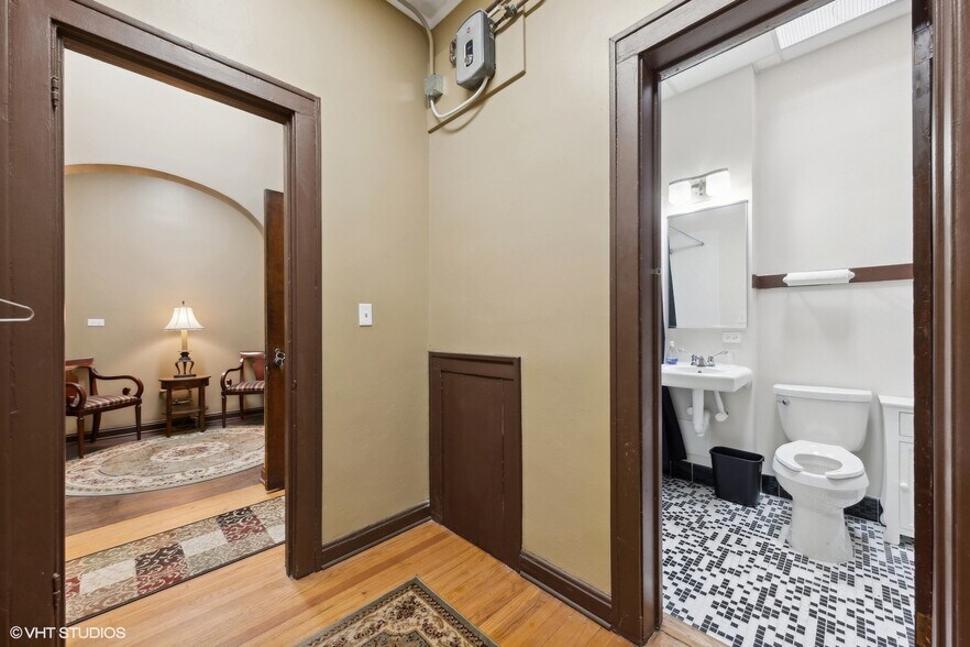 More Photos Of 536 Crescent Blvd, Glen Ellyn Unknown For Lease