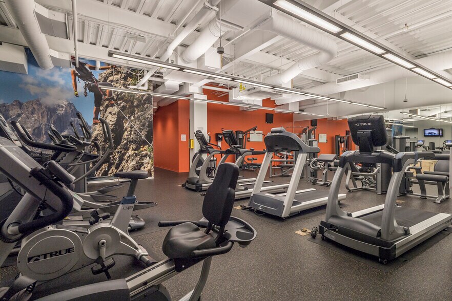 More Photos Of 14 Crosby Dr, Bedford Office For Lease