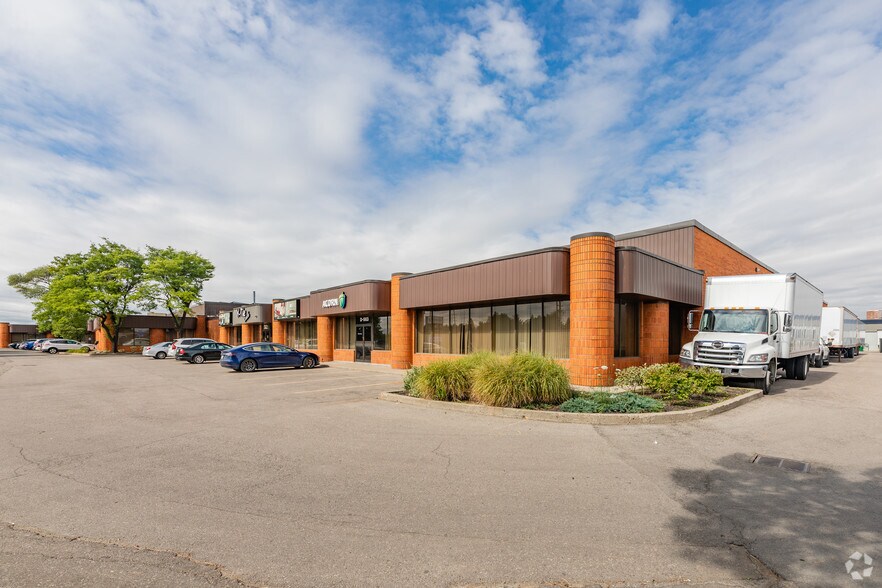 More Photos Of 563 Queensway, Mississauga Manufacturing For Lease