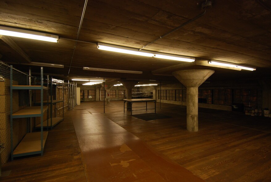 More Photos Of 865-867 Isabella St, Oakland Warehouse For Lease