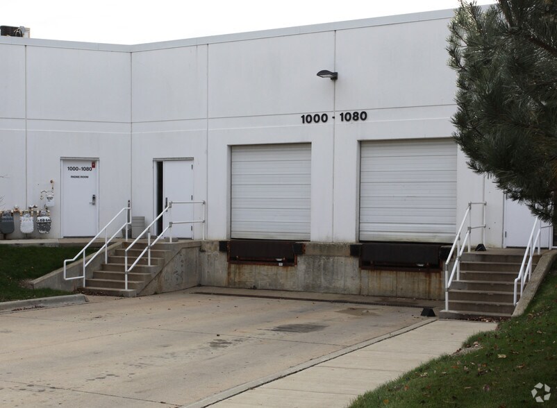 More Photos Of 1000-1080 Parkview Blvd, Lombard Research And Development For Lease