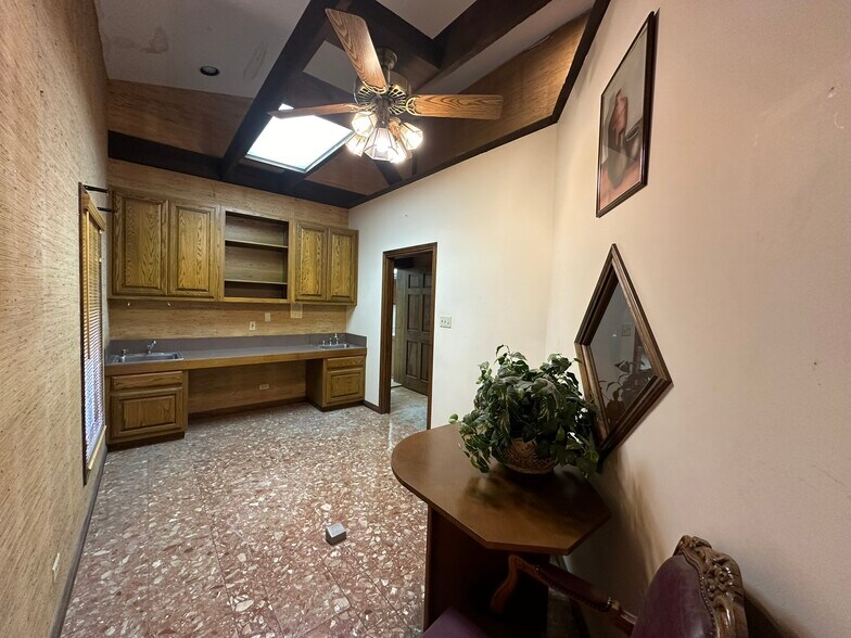 More Photos Of 6436 Bandera Rd, San Antonio Medical For Lease