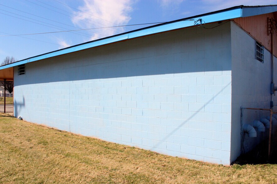 More Photos Of 302 E Third St, Lowry City Freestanding For Sale