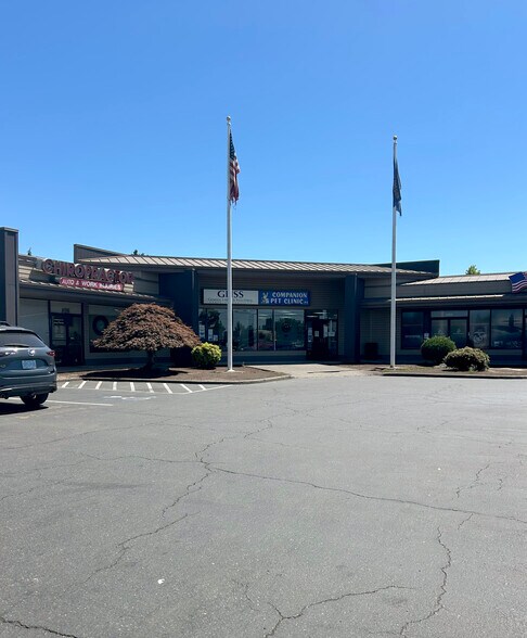 More Photos Of 3052-3090 Lancaster Dr NE, Salem Freestanding For Lease