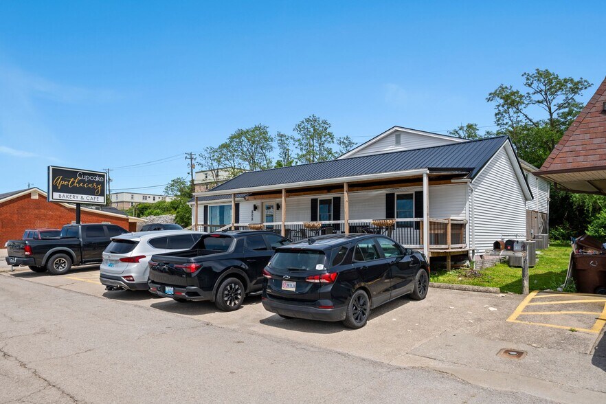 More Photos Of 808 Bypass Rd, Winchester Freestanding For Sale