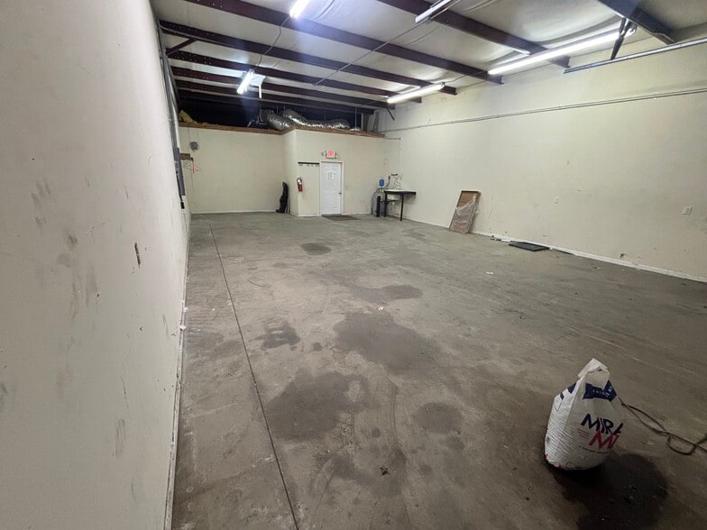 More Photos Of 109 Threet Industrial Rd, Smyrna Flex For Lease