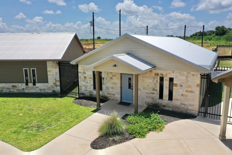 More Photos Of 4150 Highway 36 S, Brenham Shelter For Sale
