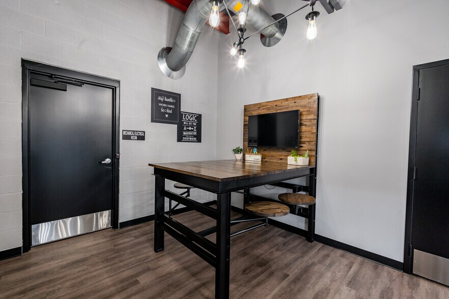 More Photos Of 205 SE 22nd St, Bentonville Loft Creative Space For Lease