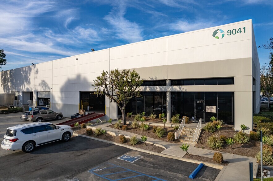 More Photos Of 9041 Dice Rd, Santa Fe Springs Warehouse For Lease