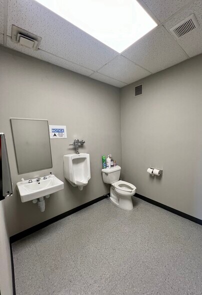 More Photos Of 310 Paterson Plank Rd, Carlstadt Manufacturing For Lease