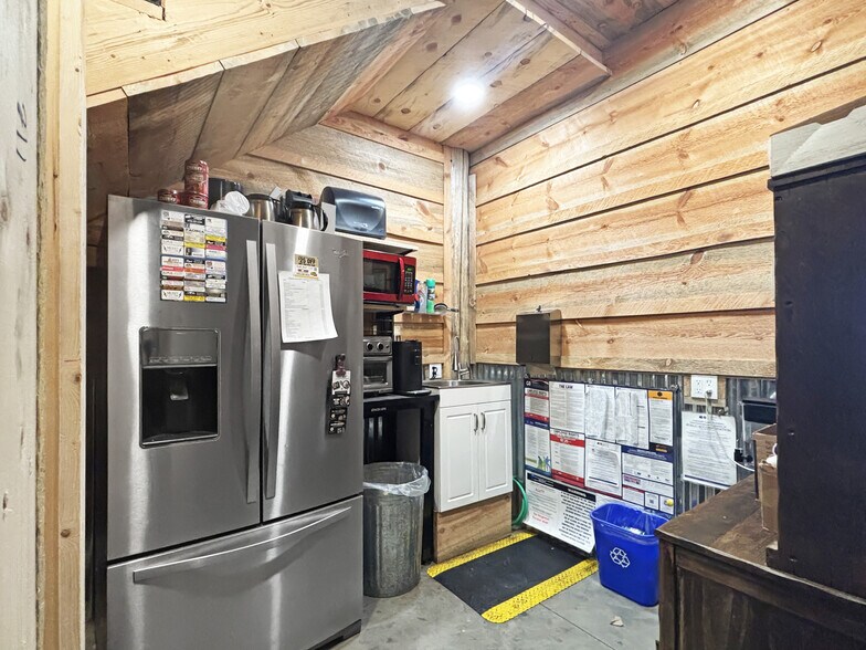 More Photos Of 350-352 E Bridge St, Hotchkiss Office For Sale