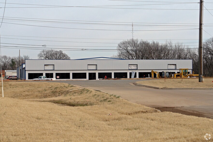 More Photos Of 813 S Perkins Rd, Stillwater Warehouse For Lease