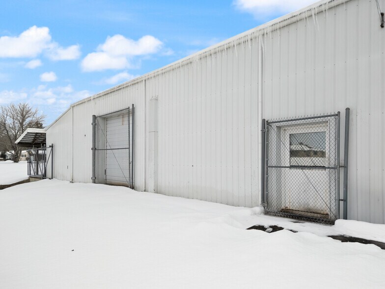 More Photos Of 677 S Cardinal Ln, Scottsburg Industrial For Sale
